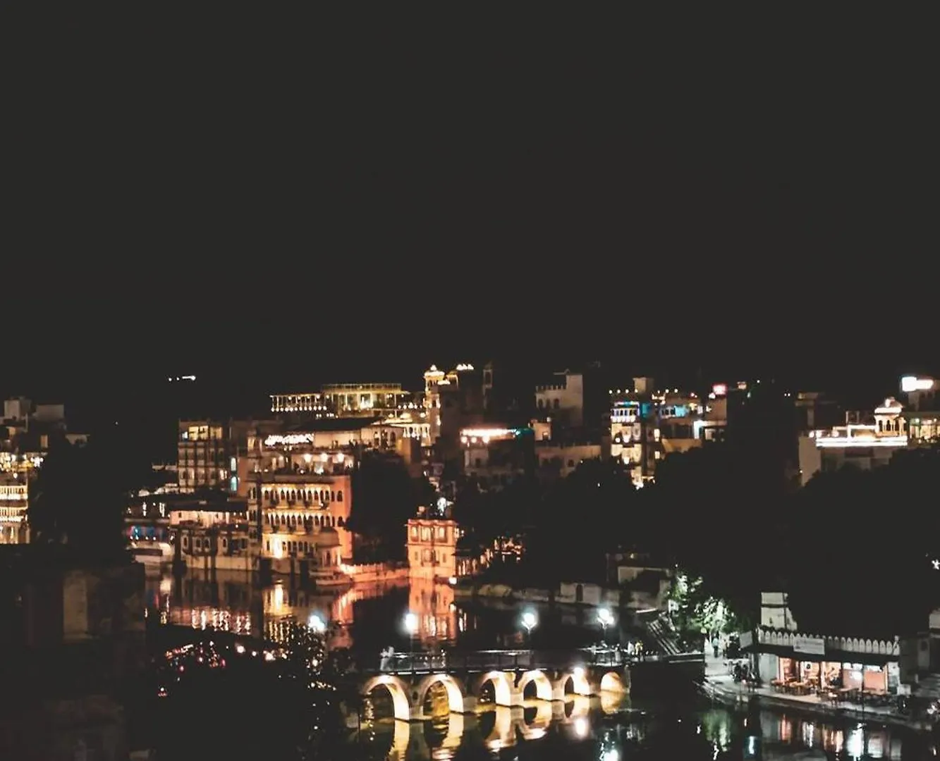 Hotel Lake Bridge Udaipur